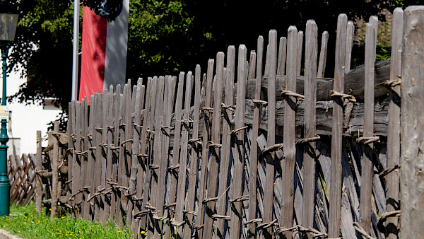 Bild zum Thema: Der Ring Zaun